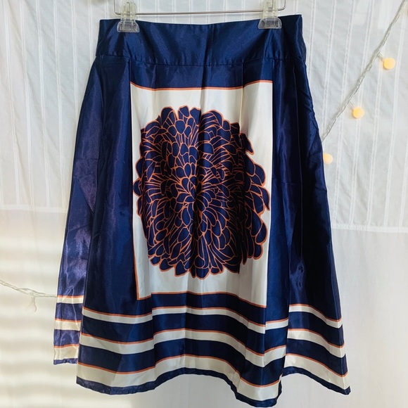 Connection 18 Skirt - Picture 2 of 4